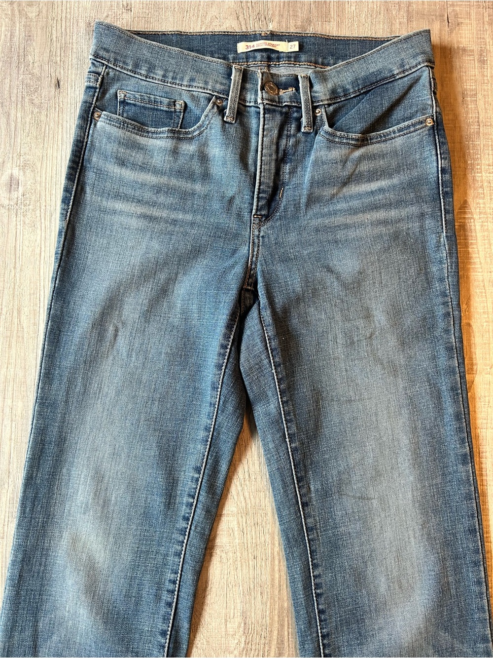 0100. 314 Levi's Shaping Straight Leg • Women’s 27